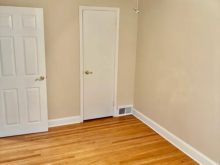 3451 Ainslie St — Photo 13