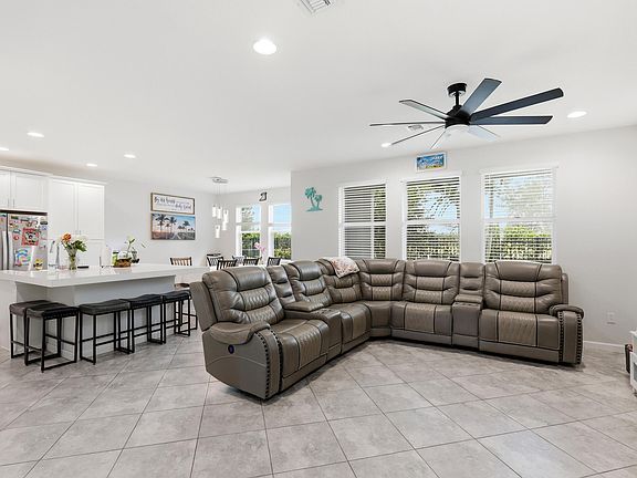 3rd image of 5169 Willow Creek Drive