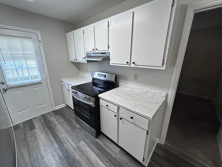 2413 Robbins St — Photo 12