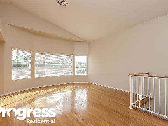 3rd image of 1015 N Sparrow Dr