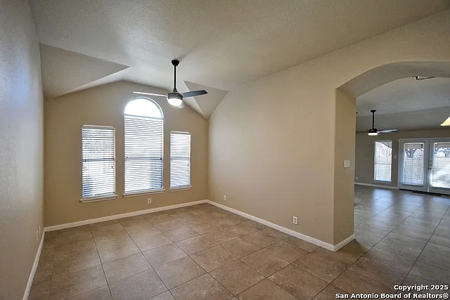 3 bed, 2.0 bath, 1640 sqft, $1,875 — Photo 4