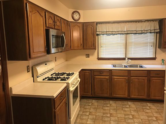 3rd image of 501 Gray Dr