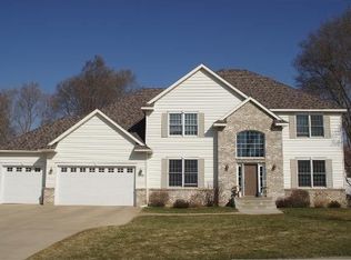 208 Barkley Cir E, Cannon Falls, MN 55009