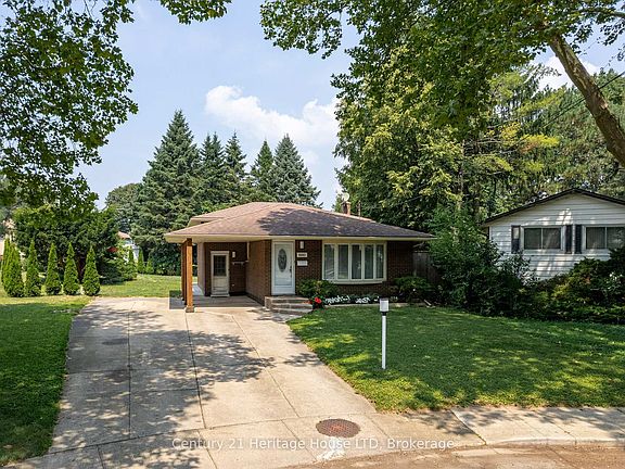 4th image of 6861 Fairlawn Cres