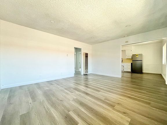 4th image of 12539 York Ave #D
