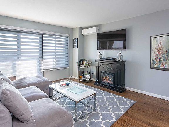 3rd image of 25-40 Shore Blvd Unit 17F