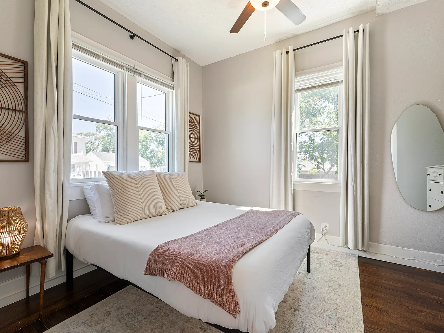 3 bed, 1301 sqft, $2,600 — Photo 4