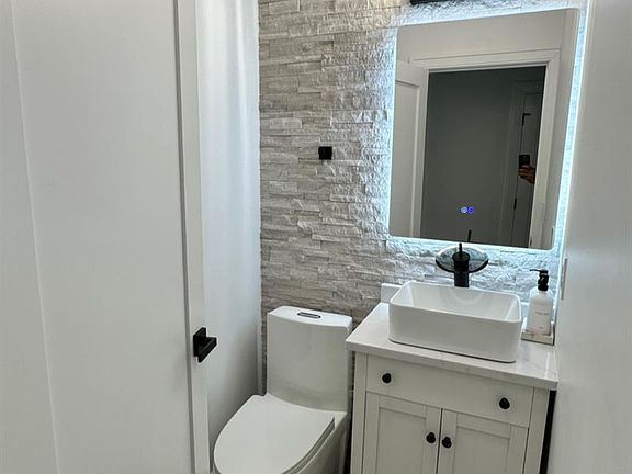 3rd image of 5755 Joseph Campau St