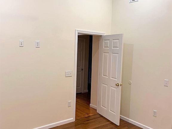 high ceiling, beautiful wood floor