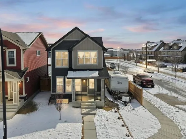 130 W Palomino St, Cochrane, AB T4C 2P8