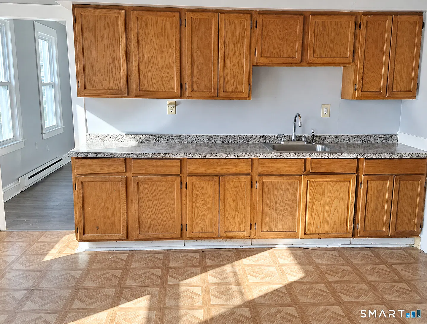 3 bed, 1.0 bath, 1000 sqft, $1,300 — Photo 3