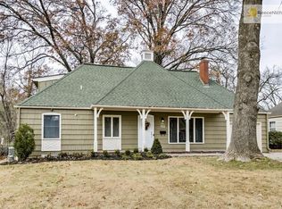 7918 Fairway Dr, Prairie Village, KS 66208