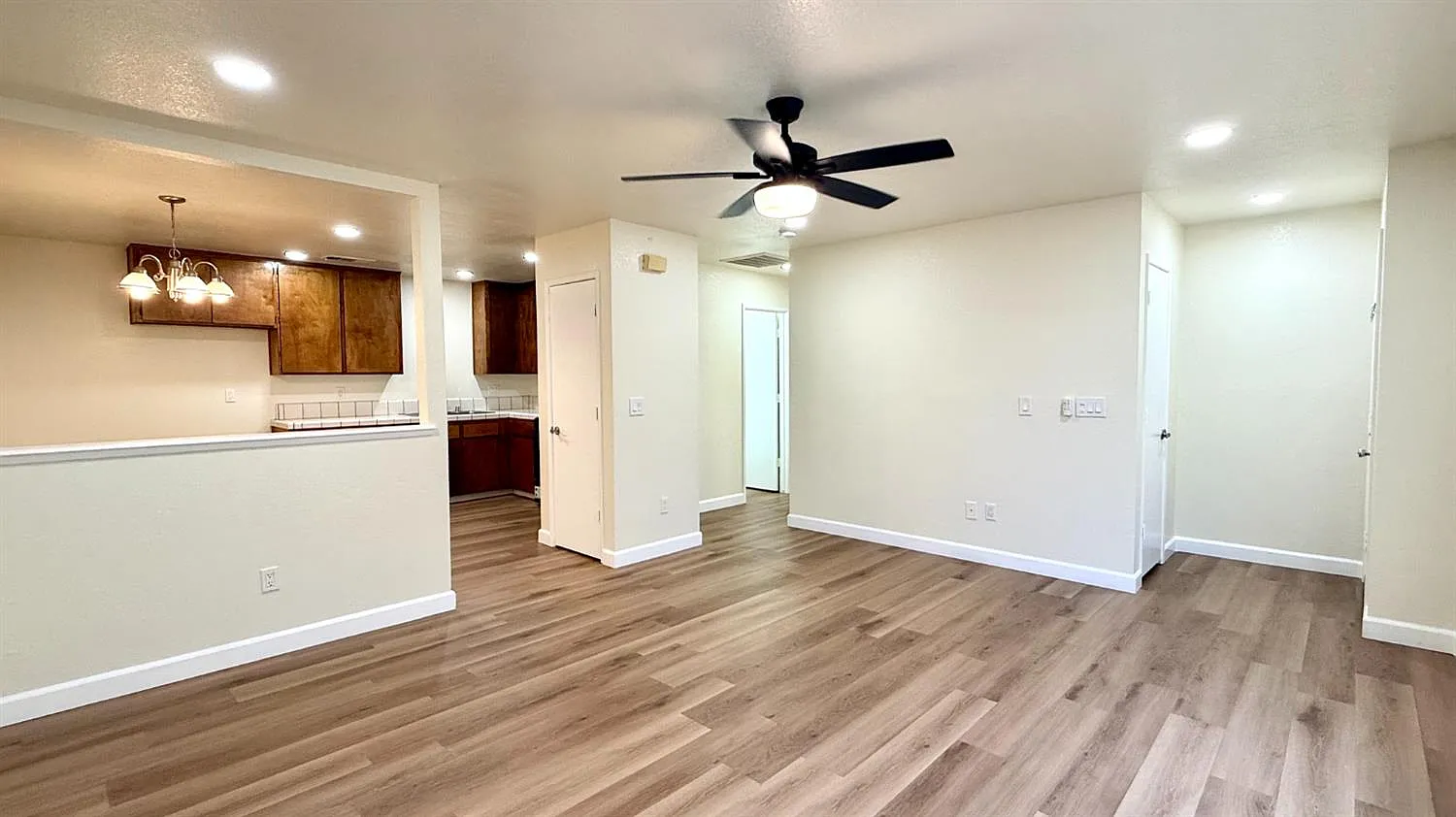 2 bed, 3497 sqft, $1,650 — Photo 3