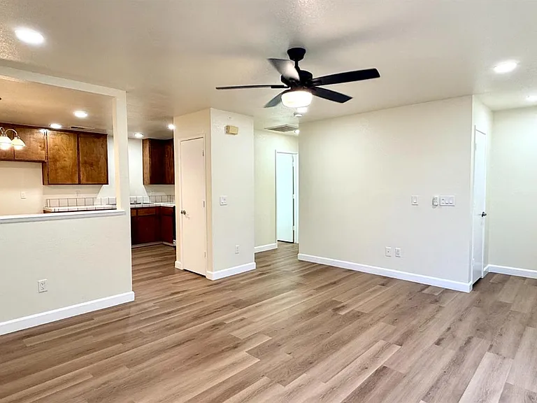 2425 Knowlwood Ct — Photo 3