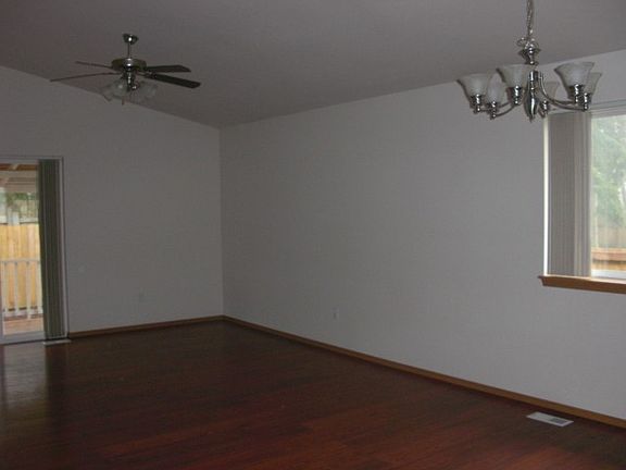 4th image of 610 E 68th St