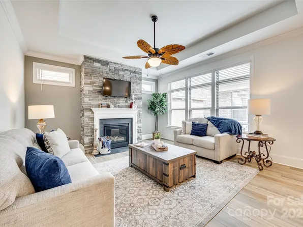 333 Lifestyle Ct, Gastonia, NC 28056