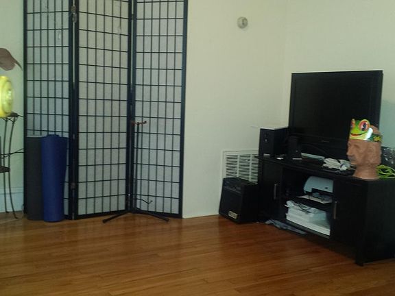 5th image of 3226 N Sacramento Ave APT 1R