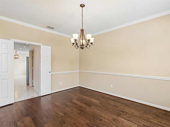 4th image of 1926 Edgehill Dr