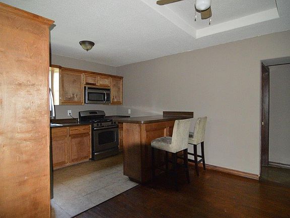 4th image of 906 N 17th St