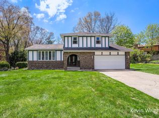 15460 Wisteria Ln, Spring Lake, MI 49456