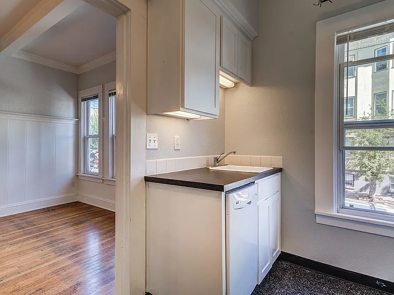 2110 NW Flanders St — Photo 17
