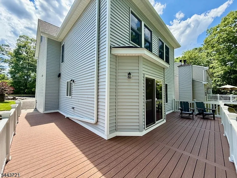 13 Rockaway Ave — Photo 5