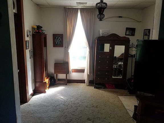 5th image of 301 E Cherry St