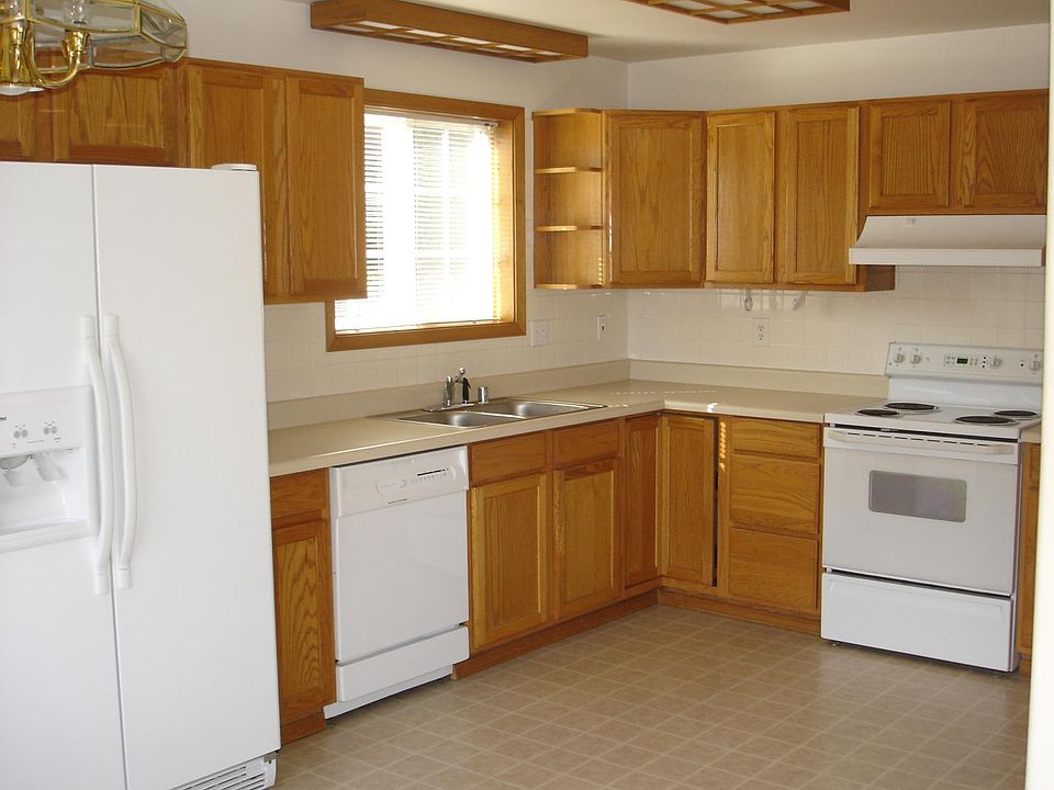 2nd image of 429 Maple St