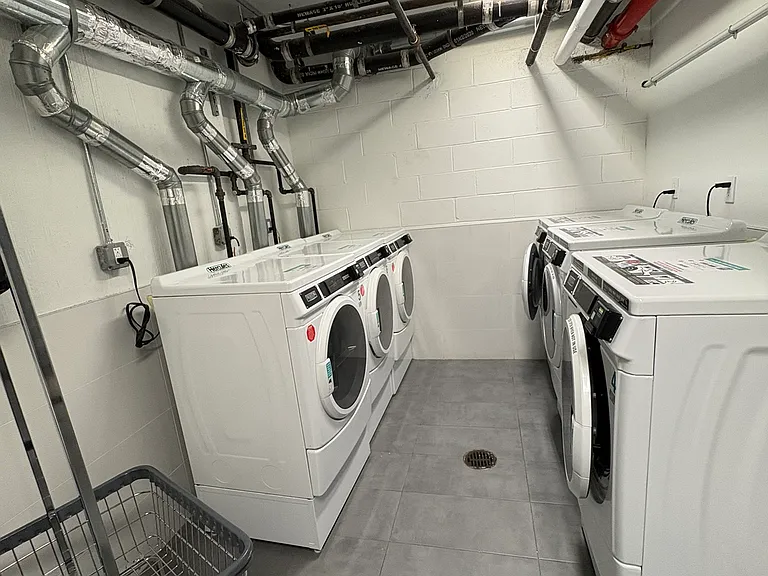 116-17 Grosvenor Ln #3C — Photo 14