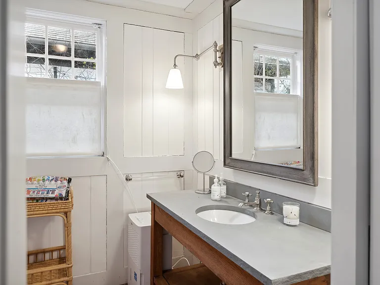 47 Huntting Ln — Photo 26