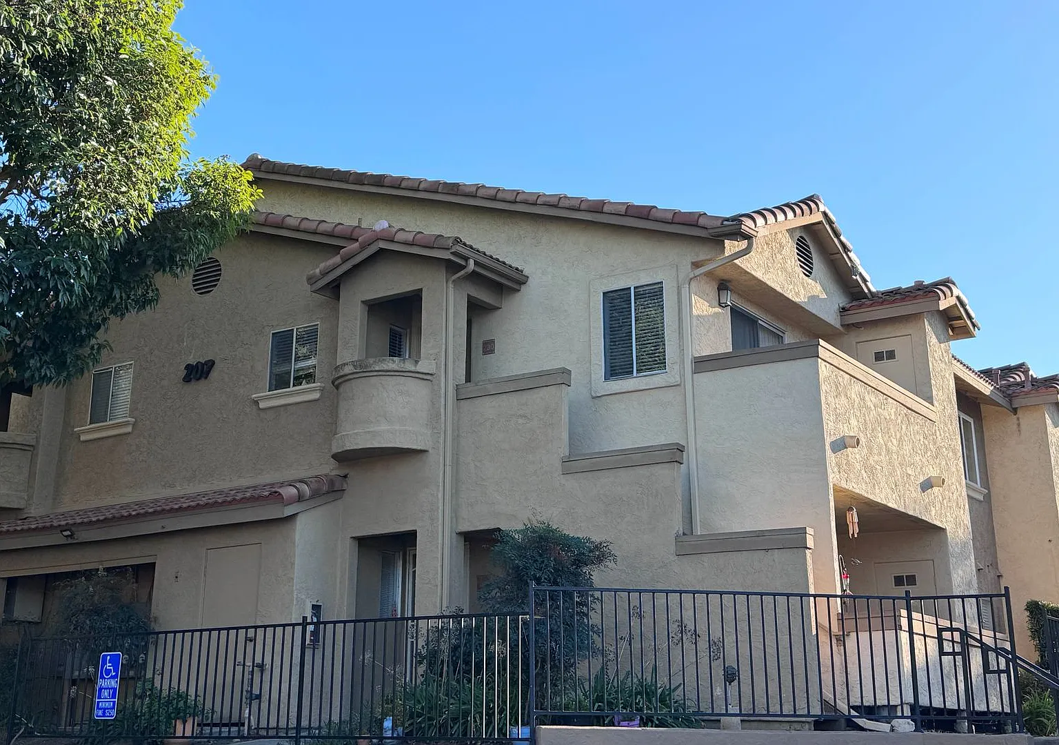 1 bedroom condo with many amentieis — Photo 1