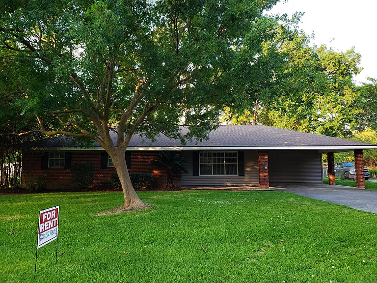 321 Genevieve Dr — Photo 1