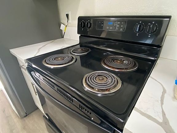3rd image of 3223-3235 W Clinton Ave #103