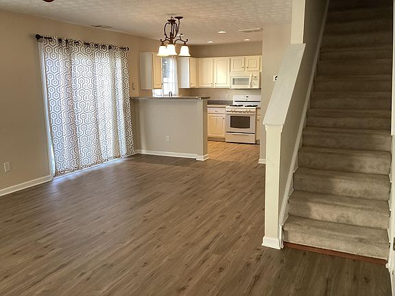 5th image of 127 Swanee Ln