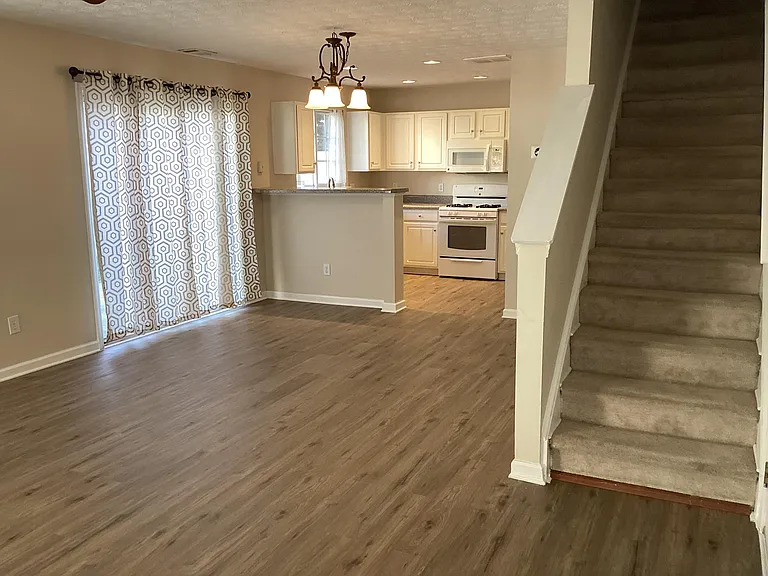 127 Swanee Ln — Photo 4