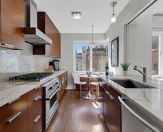 5th image of 8 E 83rd St #7F