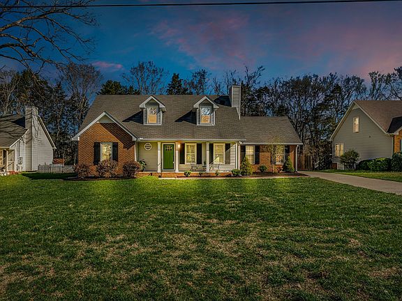 3rd image of 118 Saint Michaels Ln