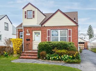 224 Arlington St, Mineola, NY 11501