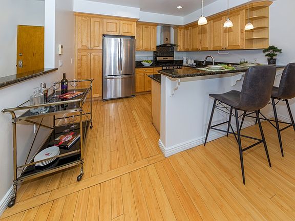 3rd image of 1042 S Kingsley Dr #302