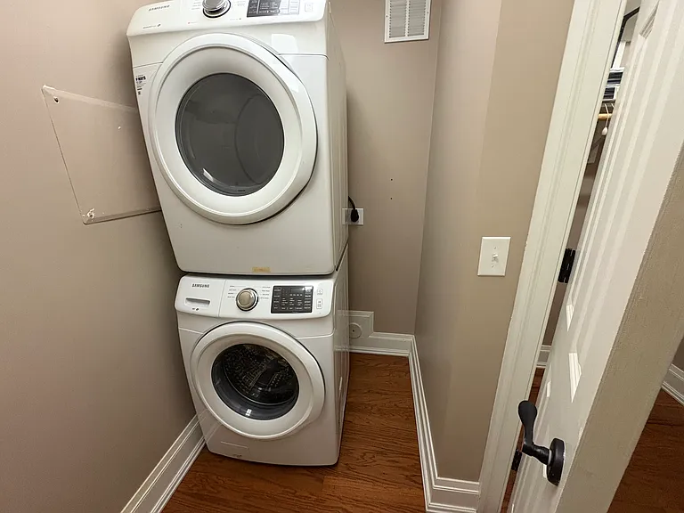 275 Glade View Ct — Photo 17