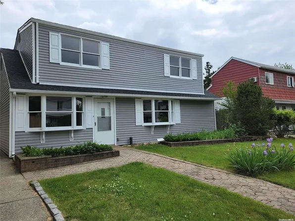 39 Vernon Street, Plainview, NY 11803