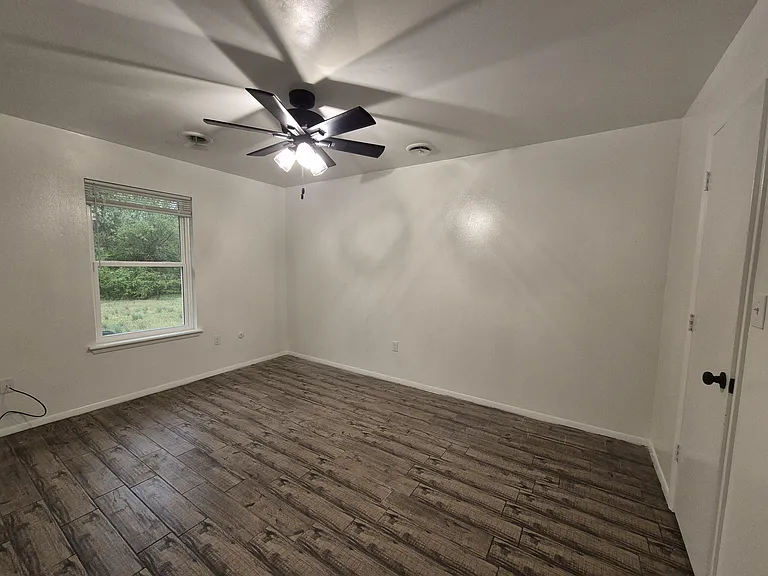 2332 N Raven Ln — Photo 2