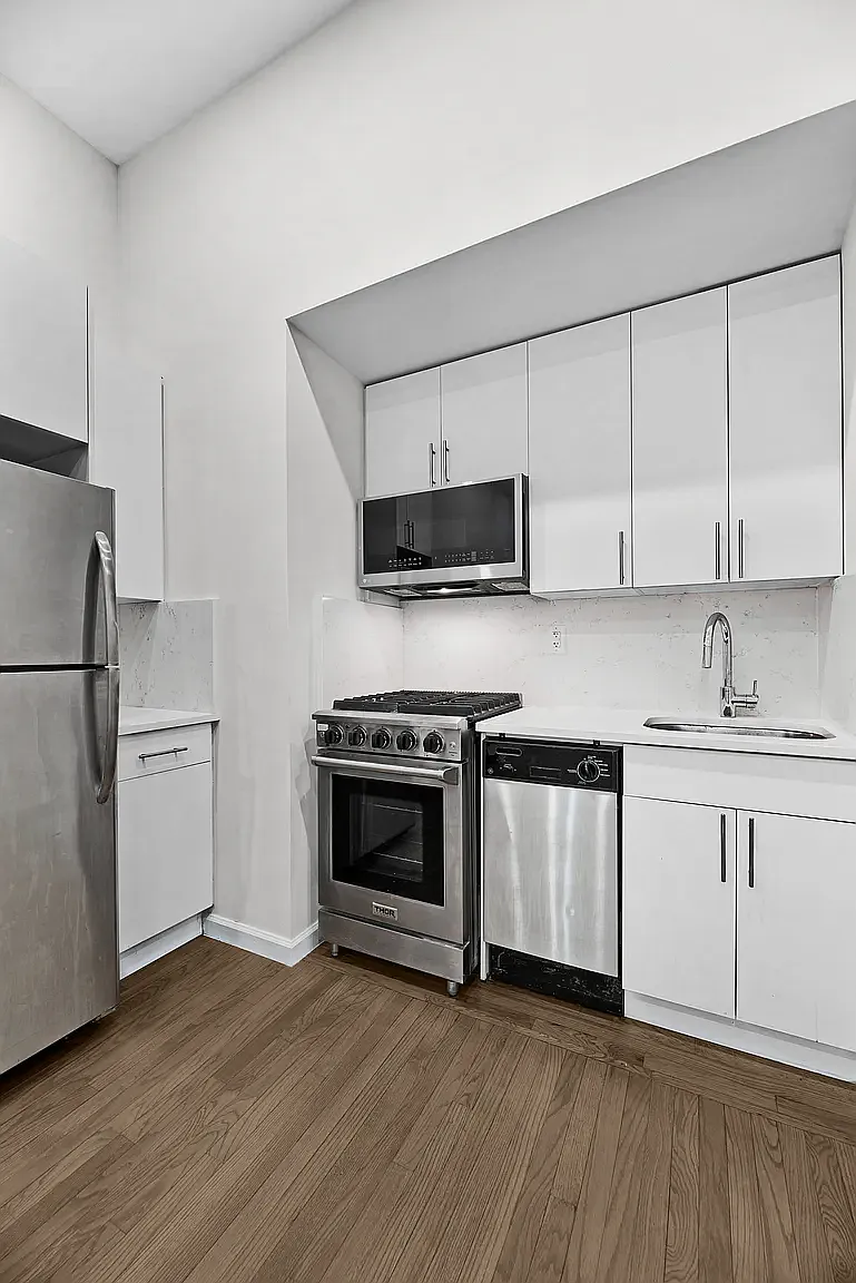 121 Madison Avenue — Photo 2