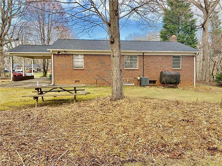 316 Old Hollow Rd — Photo 2