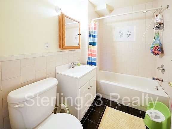 4th image of 27-16 12th St #2D