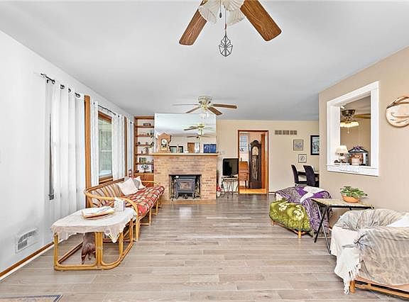 5th image of 151 Dockside Cir