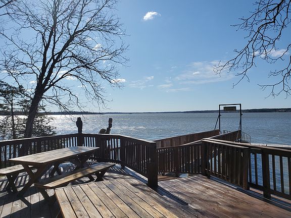 4th image of 575 Bay Rd #2