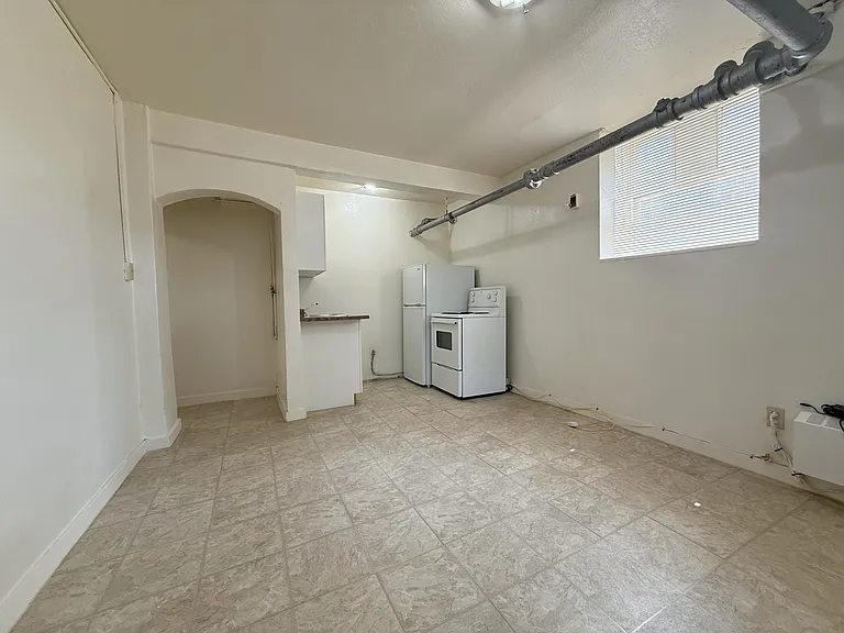 2175 Robinson St — Photo 3