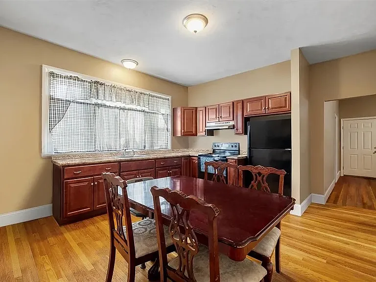 32 Warren St #1 — Photo 1