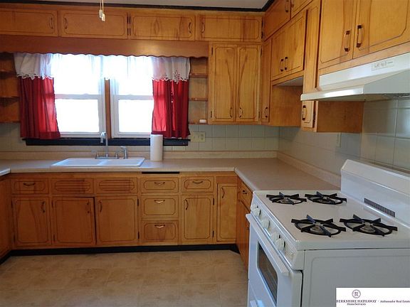 2nd image of 1124 1st Ave